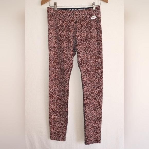 Nike Pink Leopard Print Leggings Size Medium Barbiecore Athleisure Animal Print - Picture 1 of 3